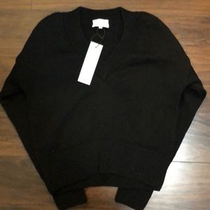 Kotn women’s deep v sweater med